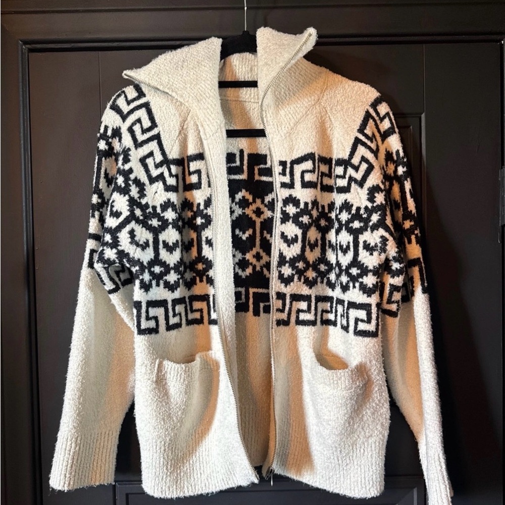 Universal thread Women's zip up Sweater